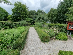 
                            <b>Wandelpad bij de kruidentuin</b><br>
                                                        <b>ISO:</b> 50 | <b>Sluitertijd:</b> 1/1030 | <b>Diafragma:</b> f/2.2 | <b>Datum:</b> 2024-07-07

                        