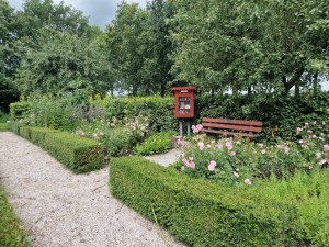 
                            <b>wandelpad naar de kruidentuin met boekenkast en picknickbankje</b><br>
                                                        <b>ISO:</b> 50 | <b>Sluitertijd:</b> 1/3021 | <b>Diafragma:</b> f/1.8 | <b>Datum:</b> 2024-07-07

                        
