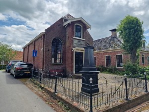 
                            <b>Gebouw van Nederlands Hervormde Gemeente</b><br>
                                                        <b>ISO:</b> 50 | <b>Sluitertijd:</b> 1/1204 | <b>Diafragma:</b> f/1.8 | <b>Datum:</b> 2024-07-07

                        