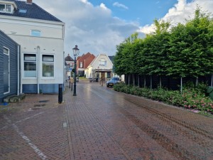 
                            <b>Vanaf de parkeerplaats richting de Wijkstraat</b><br>
                                                        <b>ISO:</b> 50 | <b>Sluitertijd:</b> 1/297 | <b>Diafragma:</b> f/1.8 | <b>Datum:</b> 2024-05-29

                        