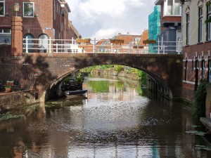 
                            <b>Het water Damsterdiep met de brug van de Kniestraat</b><br>
                                                        <b>ISO:</b> 50 | <b>Sluitertijd:</b> 1/1522 | <b>Diafragma:</b> f/2.4 | <b>Datum:</b> 2024-05-29

                        