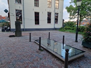 
                            <b>Waterput naast de Nicolaïkerk</b><br>
                                                        <b>ISO:</b> 50 | <b>Sluitertijd:</b> 1/180 | <b>Diafragma:</b> f/1.8 | <b>Datum:</b> 2024-05-29

                        