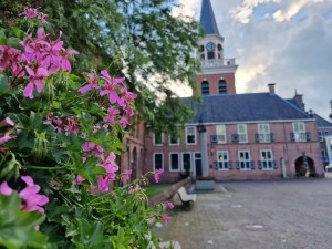 
                            <b>De Nicolaïkerk, het plein en bloemen</b><br>
                                                        <b>ISO:</b> 50 | <b>Sluitertijd:</b> 1/198 | <b>Diafragma:</b> f/1.8 | <b>Datum:</b> 2024-05-29

                        