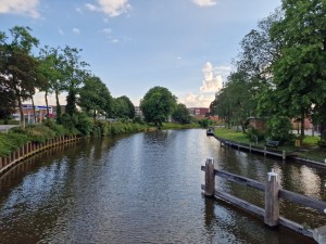 
                            <b>Het Nieuwe Diep, gezien vanaf de brug aan de Wijkstraat</b><br>
                                                        <b>ISO:</b> 50 | <b>Sluitertijd:</b> 1/402 | <b>Diafragma:</b> f/1.8 | <b>Datum:</b> 2024-05-29

                        