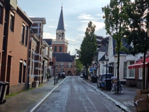 
                            <b>Gebouwen en de Nicolaïkerk gezien vanuit de Wijkstraat</b><br>
                                                        <b>ISO:</b> 50 | <b>Sluitertijd:</b> 1/2309 | <b>Diafragma:</b> f/2.4 | <b>Datum:</b> 2024-05-29

                        