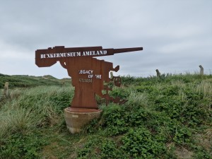 
                            <b>Herkenningsbord Bunkermuseum Ameland ‘Legacy of the Storm’</b><br>
                                                        <b>ISO:</b> 50 | <b>Sluitertijd:</b> 1/14085 | <b>Diafragma:</b> f/1.8 | <b>Datum:</b> 2024-05-25

                        