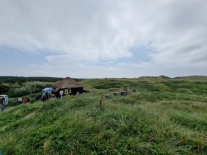 
                            <b>Bunkermuseum in de duinen, tijdens een bewolkte dag</b><br>
                                                        <b>ISO:</b> 50 | <b>Sluitertijd:</b> 1/6135 | <b>Diafragma:</b> f/2.2 | <b>Datum:</b> 2024-05-25

                        