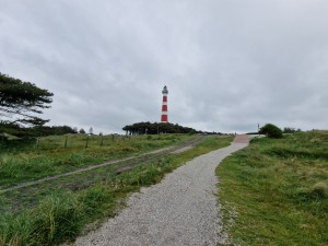 
                            <b>Op het Tromppad met de vuurtoren in het zicht, tijdens een bewolkte dag</b><br>
                                                        <b>ISO:</b> 50 | <b>Sluitertijd:</b> 1/4367 | <b>Diafragma:</b> f/2.2 | <b>Datum:</b> 2024-05-25

                        
