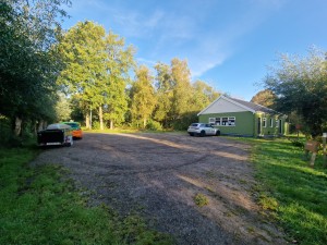 
                            <b>Clubhuis van Hengelsportvereniging de Zwervers en parkeerplaatsen voor het natuurgebied</b><br>
                                                        <b>ISO:</b> 50 | <b>Sluitertijd:</b> 1/488 | <b>Diafragma:</b> f/2.2 | <b>Datum:</b> 2024-10-06

                        