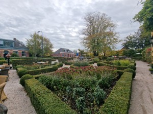 
                            <b>Tuin en terras bij De Theefabriek</b><br>
                                                        <b>ISO:</b> 50 | <b>Sluitertijd:</b> 1/775 | <b>Diafragma:</b> f/2.2 | <b>Datum:</b> 2024-10-12

                        