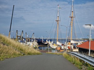 
                            <b>Vanuit de Dokweg kijkend op de havenkade</b><br>
                                                        <b>ISO:</b> 50 | <b>Sluitertijd:</b> 1/4149 | <b>Diafragma:</b> f/2.4 | <b>Datum:</b> 2024-07-27

                        