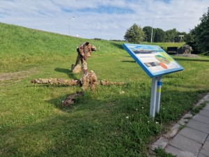 
                            <b>De Oude Keersluis uit 1791, die op 18 april 2017 is opgegraven, met het roestige anker in beeld</b><br>
                                                        <b>ISO:</b> 50 | <b>Sluitertijd:</b> 1/9804 | <b>Diafragma:</b> f/1.8 | <b>Datum:</b> 2024-07-27

                        