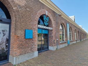 
                            <b>Marinemuseum onder een blauwe lucht</b><br>
                                                        <b>ISO:</b> 50 | <b>Sluitertijd:</b> 1/417 | <b>Diafragma:</b> f/1.8 | <b>Datum:</b> 2024-07-27

                        