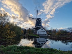 
                            <b>Fram Molen, Kollerijweg te Woltersum</b><br>
                                                        <b>ISO:</b> 50 | <b>Sluitertijd:</b> 1/389 | <b>Diafragma:</b> f/1.8 | <b>Datum:</b> 2024-11-17

                        
