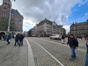 
                            <b>Het plein de Dam, Madame Tussauds</b><br>
                                                        <b>ISO:</b> 64 | <b>Sluitertijd:</b> 1/716 | <b>Diafragma:</b> f/2.2 | <b>Datum:</b> 2023-10-22

                        