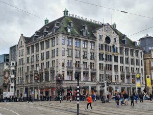 
                            <b>Het plein de Dam, Madame Tussauds</b><br>
                                                        <b>ISO:</b> 50 | <b>Sluitertijd:</b> 1/238 | <b>Diafragma:</b> f/1.8 | <b>Datum:</b> 2023-10-22

                        
