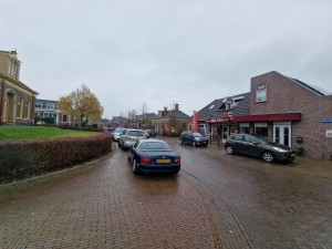 
                            <b>De Burchtstraat naast de Hoeksteenkerk en de bakkerij</b><br>
                                                        <b>ISO:</b> 50 | <b>Sluitertijd:</b> 1/306 | <b>Diafragma:</b> f/2.2 | <b>Datum:</b> 2024-11-16

                        