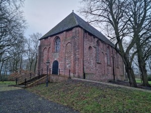 
                            <b>Oude stenen kerk met boogramen en bakstenen gevel.</b><br>
                                                        <b>ISO:</b> 200 | <b>Sluitertijd:</b> 1/100 | <b>Diafragma:</b> f/1.8 | <b>Datum:</b> 2025-01-26

                        