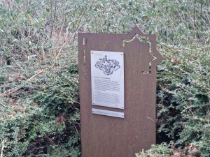 
                            <b>Informatiebord met historische plattegrond en tekst in groene omgeving.</b><br>
                                                        <b>ISO:</b> 500 | <b>Sluitertijd:</b> 1/33 | <b>Diafragma:</b> f/2.4 | <b>Datum:</b> 2025-01-26

                        