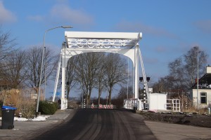 
                            <b>Witte ophaalbrug over het Slochterdiep.</b><br>
                                                        <b>ISO:</b> 100 | <b>Sluitertijd:</b> 1/500 | <b>Diafragma:</b> f/8.0 | <b>Datum:</b> 2025-02-16

                        