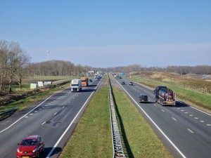 
                            <b>De snelweg A7 in de richting van Hoogezand naar Groningen, gezien vanaf viaduct</b><br>
                                                        <b>ISO:</b> 50 | <b>Sluitertijd:</b> 1/2577 | <b>Diafragma:</b> f/2.4 | <b>Datum:</b> 2025-03-03

                        