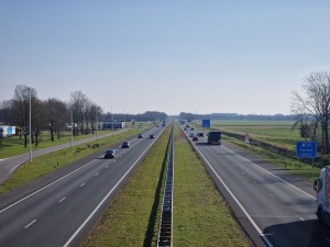 
                            <b>Snelweg A7 in de richting van Groningen naar Hoogezand, gezien vanaf viaduct</b><br>
                                                        <b>ISO:</b> 50 | <b>Sluitertijd:</b> 1/5155 | <b>Diafragma:</b> f/2.4 | <b>Datum:</b> 2025-03-03

                        