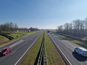 
                            <b>Snelweg A7 in de richting van Groningen naar Hoogezand, gezien vanaf viaduct</b><br>
                                                        <b>ISO:</b> 50 | <b>Sluitertijd:</b> 1/2494 | <b>Diafragma:</b> f/1.8 | <b>Datum:</b> 2025-03-03

                        