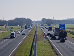 
                            <b>Snelweg A7 in de richting van Groningen naar Hoogezand, gezien vanaf viaduct</b><br>
                                                        <b>ISO:</b> 50 | <b>Sluitertijd:</b> 1/878 | <b>Diafragma:</b> f/4.9 | <b>Datum:</b> 2025-03-03

                        