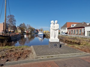 
                            <b>Beeldhouwwerk in de haven van Martenshoek</b><br>
                                                        <b>ISO:</b> 50 | <b>Sluitertijd:</b> 1/12987 | <b>Diafragma:</b> f/1.8 | <b>Datum:</b> 2025-03-07

                        