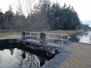 
                            <b>Sluis Friesche Schut met bomen op de achtergrond.</b><br>
                                                        <b>ISO:</b> 160 | <b>Sluitertijd:</b> 1/100 | <b>Diafragma:</b> f/1.8 | <b>Datum:</b> 2025-02-21

                        