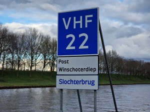
                            <b>VHF 22 waterweg bord bij Slochterbrug, Winschoterdiep.</b><br>
                                                        <b>ISO:</b> 50 | <b>Sluitertijd:</b> 1/962 | <b>Diafragma:</b> f/2.4 | <b>Datum:</b> 2025-03-13

                        