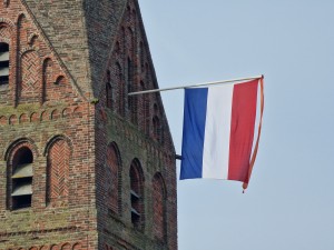 
                            <b>Kerktoren met Nederlandse vlag aan de zijkant bevestigd.</b><br>
                                                        <b>ISO:</b> 50 | <b>Sluitertijd:</b> 1/488 | <b>Diafragma:</b> f/4.9 | <b>Datum:</b> 2024-04-27

                        