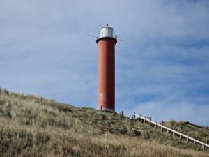 
                            <b>Rode vuurtoren op een heuvel met houten trap ernaast.</b><br>
                                                        <b>ISO:</b> 50 | <b>Sluitertijd:</b> 1/4425 | <b>Diafragma:</b> f/2.4 | <b>Datum:</b> 2025-03-30

                        