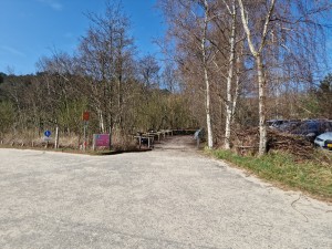 
                            <b>Bosrijk pad met informatiebord en parkeerplaats.</b><br>
                                                        <b>ISO:</b> 50 | <b>Sluitertijd:</b> 1/10101 | <b>Diafragma:</b> f/1.8 | <b>Datum:</b> 2025-03-30

                        