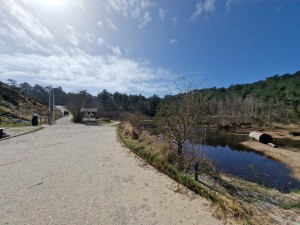 
                            <b>Fietser op pad langs een rustig zandpad bij een watertje.</b><br>
                                                        <b>ISO:</b> 50 | <b>Sluitertijd:</b> 1/6135 | <b>Diafragma:</b> f/2.2 | <b>Datum:</b> 2025-03-30

                        