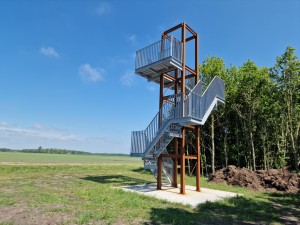
                            <b>Uitkijktoren met metalen trappen.</b><br>
                                                        <b>ISO:</b> 50 | <b>Sluitertijd:</b> 1/9434 | <b>Diafragma:</b> f/1.8 | <b>Datum:</b> 2025-05-17

                        