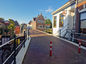 
                            <b>Fietsen geparkeerd bij een historische straat met bakstenen gebouwen.</b><br>
                                                        <b>ISO:</b> 50 | <b>Sluitertijd:</b> 1/700 | <b>Diafragma:</b> f/1.8 | <b>Datum:</b> 2025-05-08

                        