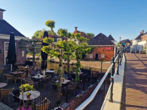
                            <b>Terras met een brug bij een historische straat</b><br>
                                                        <b>ISO:</b> 50 | <b>Sluitertijd:</b> 1/580 | <b>Diafragma:</b> f/1.8 | <b>Datum:</b> 2025-05-08

                        