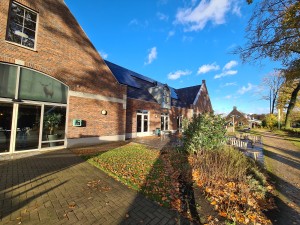 
                            <b>Receptie van vakantiepark Landal Kaatsheuvel.</b><br>
                                                        <b>ISO:</b> 64 | <b>Sluitertijd:</b> 1/684 | <b>Diafragma:</b> f/2.2 | <b>Datum:</b> 2023-11-13

                        