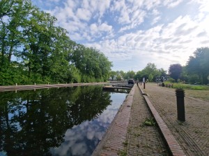 
                            <b>Slochterdiep met bakstenen kade en bomen weerspiegelen.</b><br>
                                                        <b>ISO:</b> 50 | <b>Sluitertijd:</b> 1/1848 | <b>Diafragma:</b> f/2.2 | <b>Datum:</b> 2025-05-31

                        