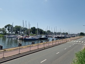 
                            <b>Jachthaven vol zeilboten aangemeerd aan de kade.</b><br>
                                                        <b>ISO:</b> 50 | <b>Sluitertijd:</b> 1/2146 | <b>Diafragma:</b> f/1.8 | <b>Datum:</b> 2025-07-02

                        