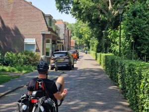 
                            <b>Persoon fietst op een ligfiets door de Parklaan in Enkhuizen.</b><br>
                                                        <b>ISO:</b> 50 | <b>Sluitertijd:</b> 1/880 | <b>Diafragma:</b> f/2.4 | <b>Datum:</b> 2025-07-02

                        