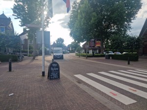 
                            <b>Bord van restaurant Bij Jeroen naast zebrapad op de sint janstraat.</b><br>
                                                        <b>ISO:</b> 50 | <b>Sluitertijd:</b> 1/1033 | <b>Diafragma:</b> f/1.8 | <b>Datum:</b> 2025-06-29

                        