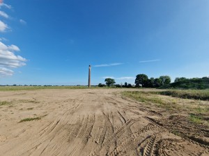 
                            <b>Hoogstaande schoorsteen in een uitgestrekt, zanderig landschap met enkele bomen.</b><br>
                                                        <b>ISO:</b> 50 | <b>Sluitertijd:</b> 1/2551 | <b>Diafragma:</b> f/2.2 | <b>Datum:</b> 2025-06-29

                        