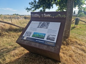 
                            <b>Informatiebord over Vesting 't Genneperhuis met plattegrond en historische details.</b><br>
                                                        <b>ISO:</b> 50 | <b>Sluitertijd:</b> 1/750 | <b>Diafragma:</b> f/1.8 | <b>Datum:</b> 2025-06-29

                        