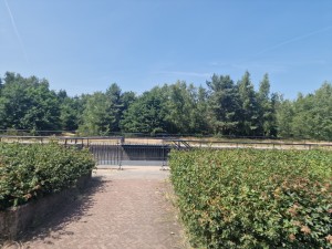 
                            <b>Brug over kanaal met omringende groene vegetatie en bomen.</b><br>
                                                        <b>ISO:</b> 50 | <b>Sluitertijd:</b> 1/978 | <b>Diafragma:</b> f/1.8 | <b>Datum:</b> 2025-06-25

                        