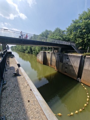 
                            <b>Brug over kanaalsluis met fietser en wandelaars op het pad.</b><br>
                                                        <b>ISO:</b> 50 | <b>Sluitertijd:</b> 1/2045 | <b>Diafragma:</b> f/2.2 | <b>Datum:</b> 2025-06-25

                        