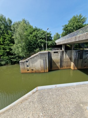 
                            <b>Sluis met brug en bomen op de achtergrond, naast een waterweg.</b><br>
                                                        <b>ISO:</b> 50 | <b>Sluitertijd:</b> 1/1488 | <b>Diafragma:</b> f/2.2 | <b>Datum:</b> 2025-06-25

                        