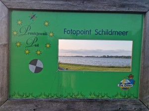 
                            <b>Fotopunt kader met uitzicht op het Schildmeer.</b><br>
                                                        <b>ISO:</b> 50 | <b>Sluitertijd:</b> 1/1616 | <b>Diafragma:</b> f/1.8 | <b>Datum:</b> 2025-06-15

                        