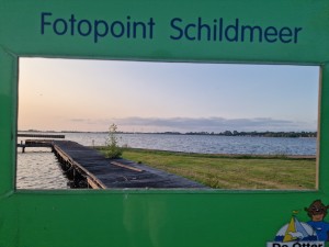 
                            <b>Uitzicht op houten steiger en groot meer bij Fotopoint Schildmeer.</b><br>
                                                        <b>ISO:</b> 50 | <b>Sluitertijd:</b> 1/3155 | <b>Diafragma:</b> f/1.8 | <b>Datum:</b> 2025-06-15

                        